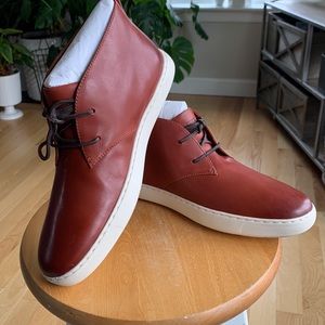 Fitflop NIB Zackery Men’s Deep Red Leather Chukka Boot. Winter Fall NIB